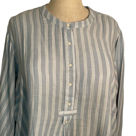 Old Navy women’s pullover top. Blue and white striped. 3/4 sleeves. Size 3X NWT - Picture 2 of 10
